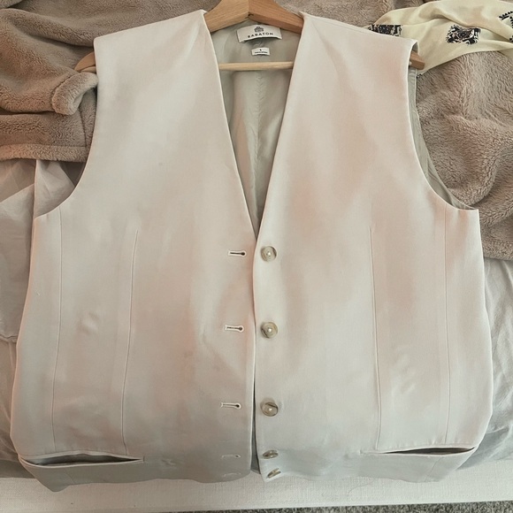 Aritzia Cream Vest - Picture 1 of 3